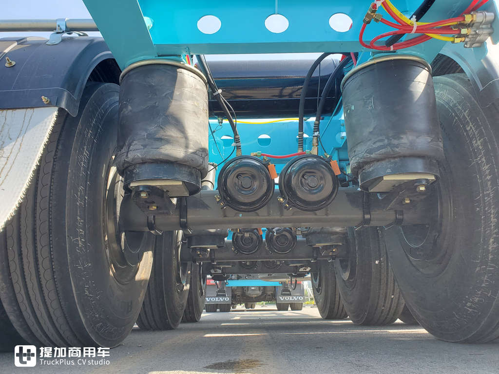 新一代沃尔沃FM上市了,老款还香吗?实拍一辆正上牌的国六车型再带你好好看看 - 第25张 - 提加商用车网 新一代沃尔沃FM上市了,老款还香吗?实拍一辆正上牌的国六车型再带你好好看看 - 第25张