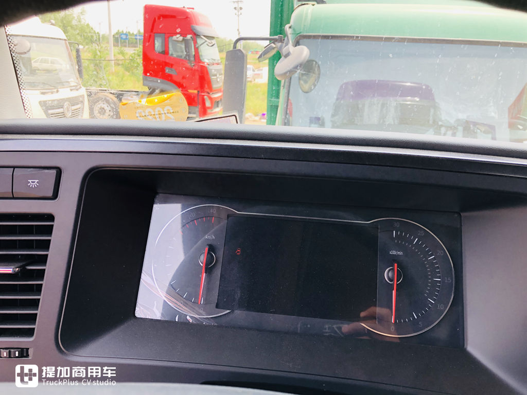 经典“紫罗兰”涂装,2021款东风天龙KX牵引车实拍,车主说要用它再跑青藏线 - 第10张 - 提加商用车网 经典“紫罗兰”涂装,2021款东风天龙KX牵引车实拍,车主说要用它再跑青藏线 - 第10张
