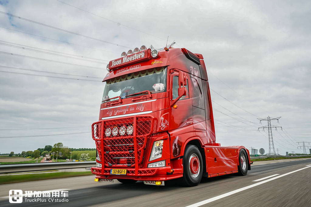 音乐与卡车的完美融合,荷兰老司机爆改沃尔沃FH,只为致敬自己喜爱的歌手 - 第1张 - 提加商用车网 音乐与卡车的完美融合,荷兰老司机爆改沃尔沃FH,只为致敬自己喜爱的歌手 - 第1张