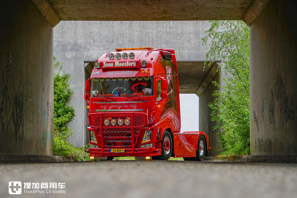 音乐与卡车的完美融合,荷兰老司机爆改沃尔沃FH,只为致敬自己喜爱的歌手 - 第2张 - 提加商用车网 音乐与卡车的完美融合,荷兰老司机爆改沃尔沃FH,只为致敬自己喜爱的歌手 - 第2张