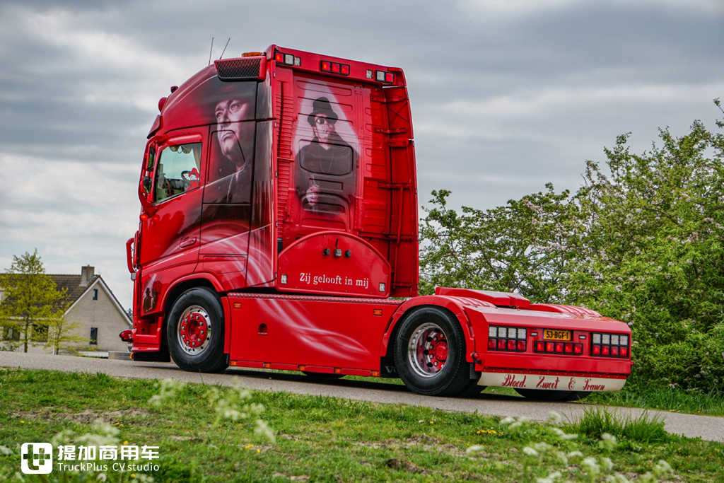 音乐与卡车的完美融合,荷兰老司机爆改沃尔沃FH,只为致敬自己喜爱的歌手 - 第8张 - 提加商用车网 音乐与卡车的完美融合,荷兰老司机爆改沃尔沃FH,只为致敬自己喜爱的歌手 - 第8张