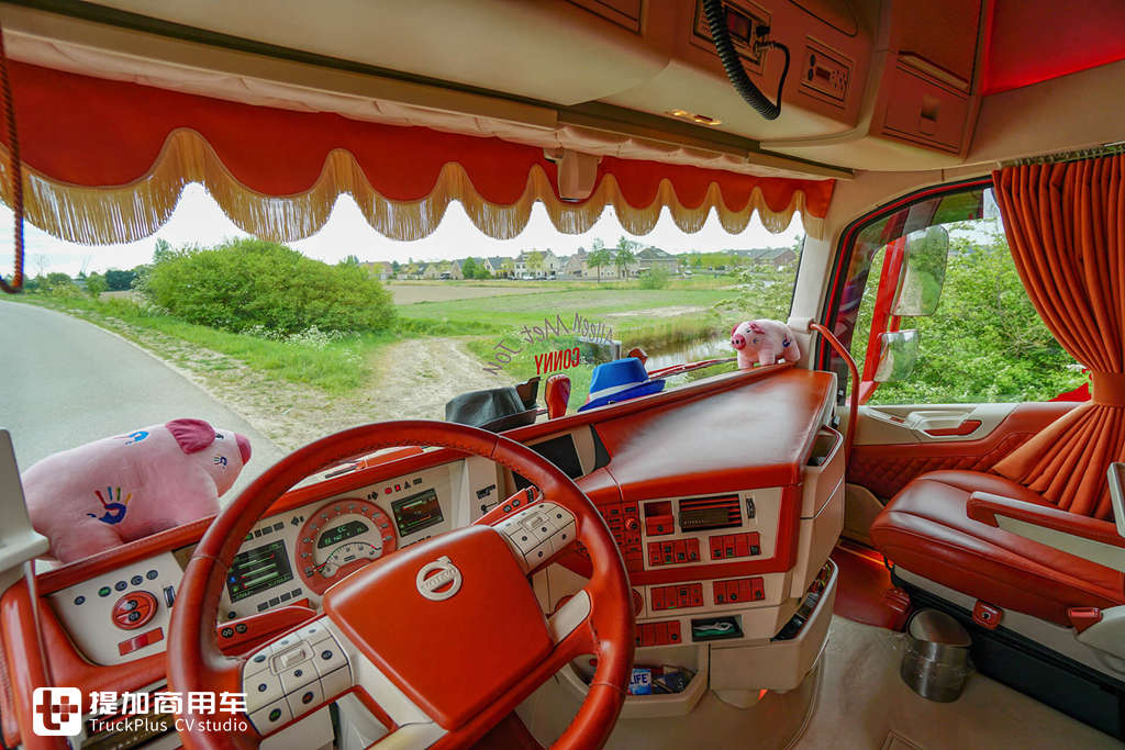 音乐与卡车的完美融合,荷兰老司机爆改沃尔沃FH,只为致敬自己喜爱的歌手 - 第11张 - 提加商用车网 音乐与卡车的完美融合,荷兰老司机爆改沃尔沃FH,只为致敬自己喜爱的歌手 - 第11张