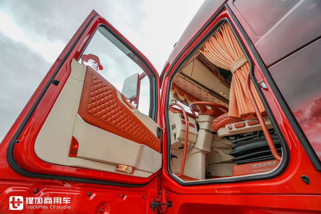 音乐与卡车的完美融合,荷兰老司机爆改沃尔沃FH,只为致敬自己喜爱的歌手 - 第12张 - 提加商用车网 音乐与卡车的完美融合,荷兰老司机爆改沃尔沃FH,只为致敬自己喜爱的歌手 - 第12张