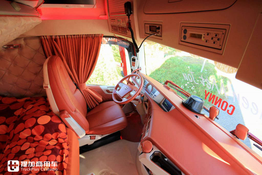 音乐与卡车的完美融合,荷兰老司机爆改沃尔沃FH,只为致敬自己喜爱的歌手 - 第13张 - 提加商用车网 音乐与卡车的完美融合,荷兰老司机爆改沃尔沃FH,只为致敬自己喜爱的歌手 - 第13张