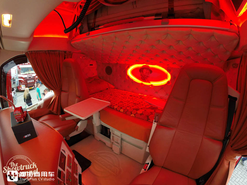 音乐与卡车的完美融合,荷兰老司机爆改沃尔沃FH,只为致敬自己喜爱的歌手 - 第14张 - 提加商用车网 音乐与卡车的完美融合,荷兰老司机爆改沃尔沃FH,只为致敬自己喜爱的歌手 - 第14张