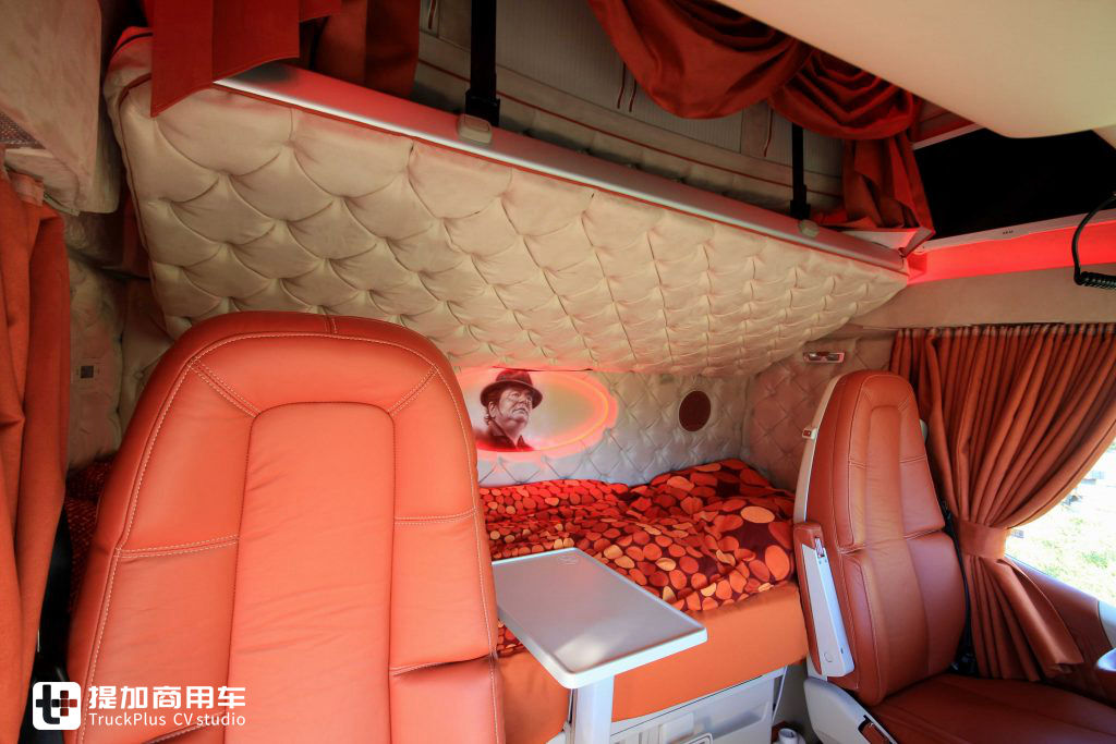 音乐与卡车的完美融合,荷兰老司机爆改沃尔沃FH,只为致敬自己喜爱的歌手 - 第15张 - 提加商用车网 音乐与卡车的完美融合,荷兰老司机爆改沃尔沃FH,只为致敬自己喜爱的歌手 - 第15张