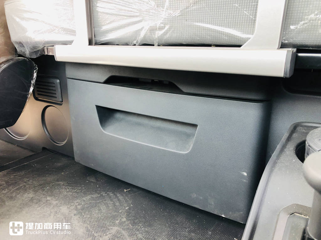 经典“紫罗兰”涂装,2021款东风天龙KX牵引车实拍,车主说要用它再跑青藏线 - 第18张 - 提加商用车网 经典“紫罗兰”涂装,2021款东风天龙KX牵引车实拍,车主说要用它再跑青藏线 - 第18张