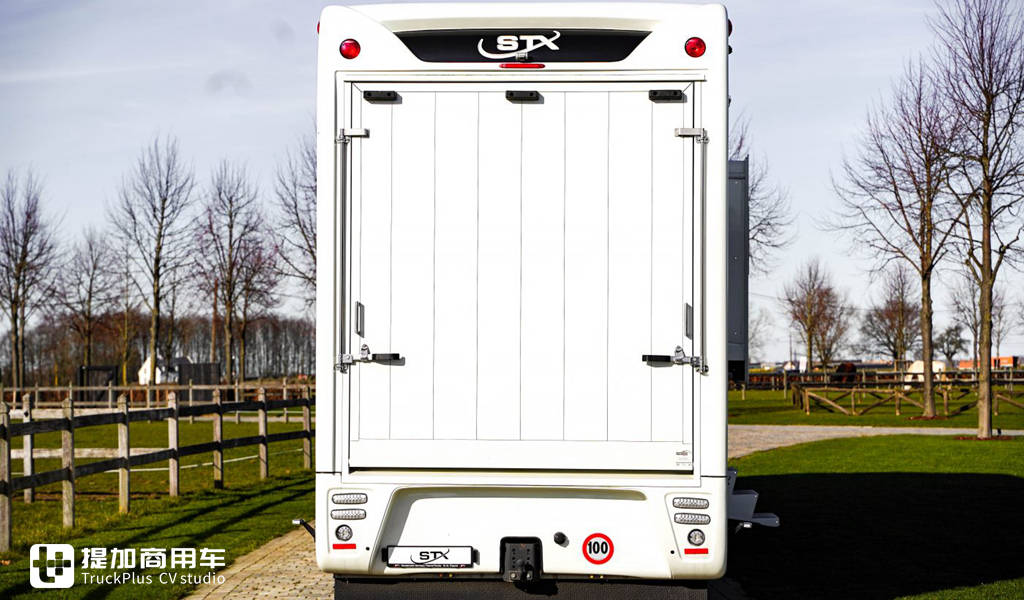 属于“人”和“马”的豪华房车,带您见识一辆奔驰Antos底盘打造的豪华运马车 - 第7张 - 提加商用车网 属于“人”和“马”的豪华房车,带您见识一辆奔驰Antos底盘打造的豪华运马车 - 第7张