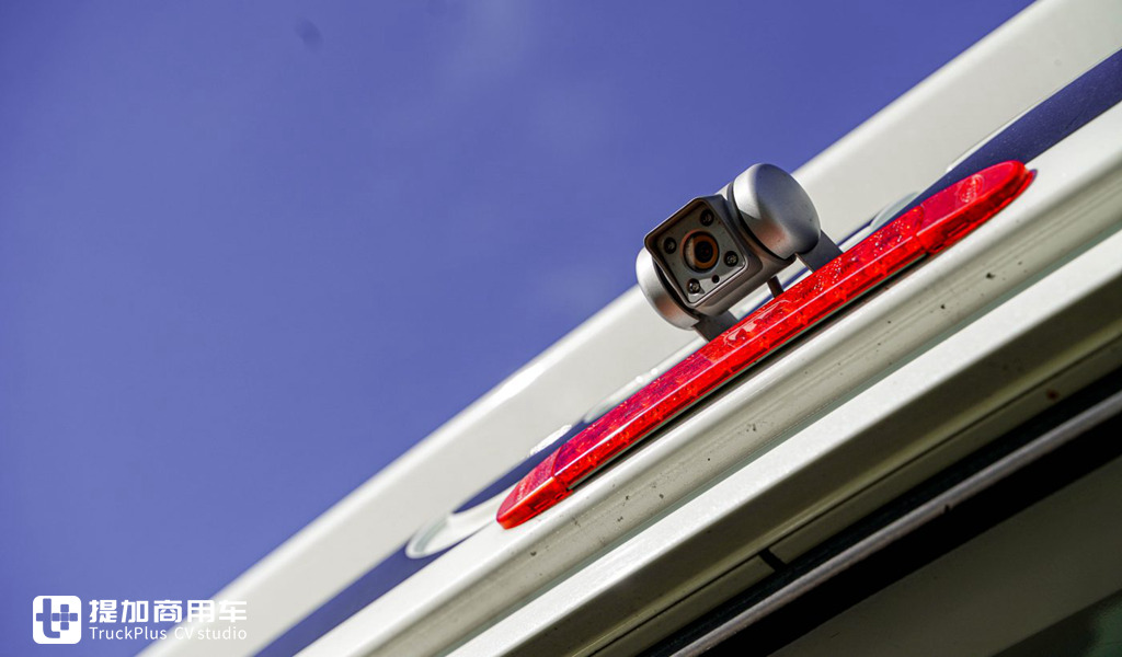 属于“人”和“马”的豪华房车,带您见识一辆奔驰Antos底盘打造的豪华运马车 - 第8张 - 提加商用车网 属于“人”和“马”的豪华房车,带您见识一辆奔驰Antos底盘打造的豪华运马车 - 第8张