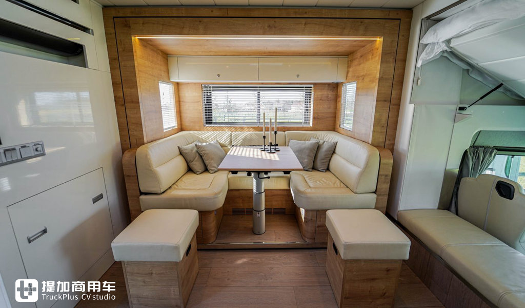 属于“人”和“马”的豪华房车,带您见识一辆奔驰Antos底盘打造的豪华运马车 - 第17张 - 提加商用车网 属于“人”和“马”的豪华房车,带您见识一辆奔驰Antos底盘打造的豪华运马车 - 第17张