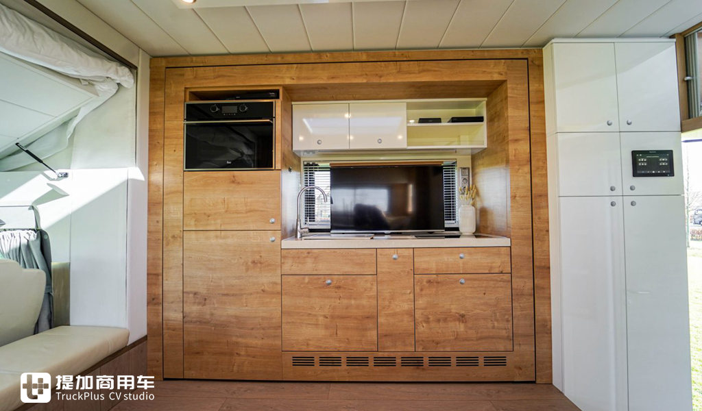 属于“人”和“马”的豪华房车,带您见识一辆奔驰Antos底盘打造的豪华运马车 - 第20张 - 提加商用车网 属于“人”和“马”的豪华房车,带您见识一辆奔驰Antos底盘打造的豪华运马车 - 第20张