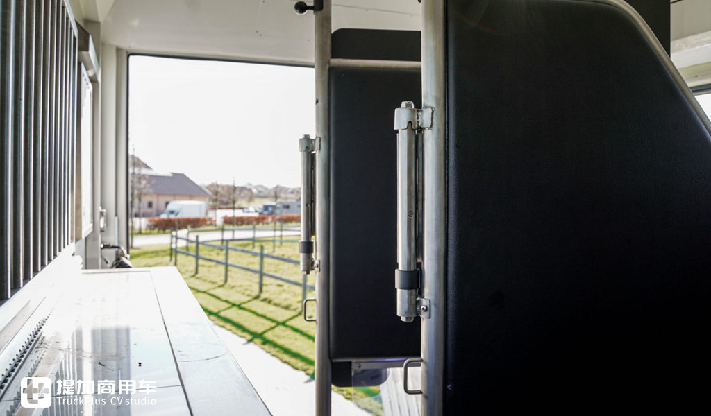 属于“人”和“马”的豪华房车,带您见识一辆奔驰Antos底盘打造的豪华运马车 - 第34张 - 提加商用车网 属于“人”和“马”的豪华房车,带您见识一辆奔驰Antos底盘打造的豪华运马车 - 第34张