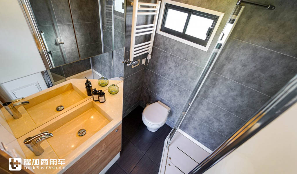 属于“人”和“马”的豪华房车,带您见识一辆奔驰Antos底盘打造的豪华运马车 - 第31张 - 提加商用车网 属于“人”和“马”的豪华房车,带您见识一辆奔驰Antos底盘打造的豪华运马车 - 第31张