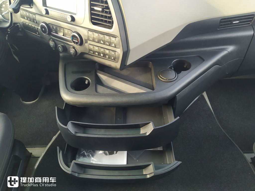 波兰媒体评测福特F-MAX牵引车,带你看看欧洲卡车第八强的真正实力 - 第10张 - 提加商用车网 波兰媒体评测福特F-MAX牵引车,带你看看欧洲卡车第八强的真正实力 - 第10张