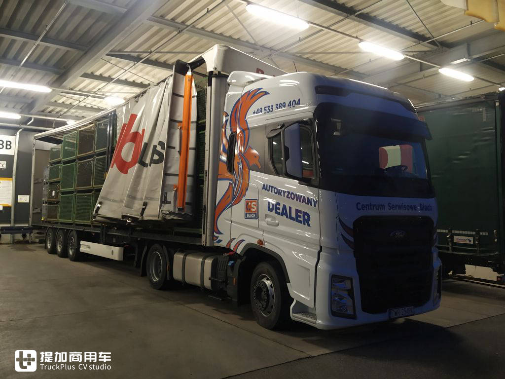 波兰媒体评测福特F-MAX牵引车,带你看看欧洲卡车第八强的真正实力 - 第23张 - 提加商用车网 波兰媒体评测福特F-MAX牵引车,带你看看欧洲卡车第八强的真正实力 - 第23张