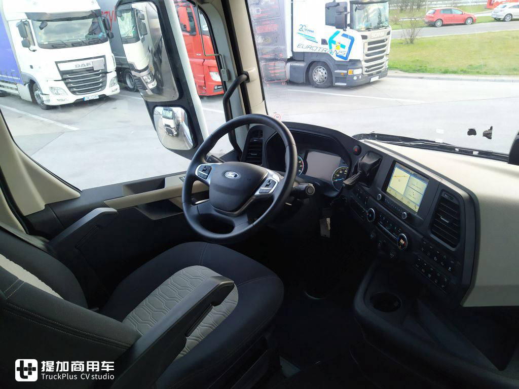 波兰媒体评测福特F-MAX牵引车,带你看看欧洲卡车第八强的真正实力 - 第20张 - 提加商用车网 波兰媒体评测福特F-MAX牵引车,带你看看欧洲卡车第八强的真正实力 - 第20张