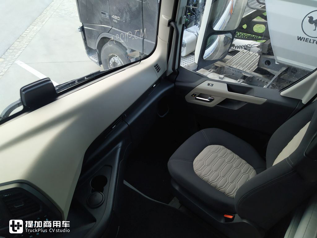 波兰媒体评测福特F-MAX牵引车,带你看看欧洲卡车第八强的真正实力 - 第16张 - 提加商用车网 波兰媒体评测福特F-MAX牵引车,带你看看欧洲卡车第八强的真正实力 - 第16张