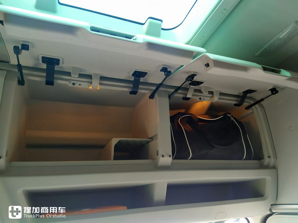 波兰媒体评测福特F-MAX牵引车,带你看看欧洲卡车第八强的真正实力 - 第14张 - 提加商用车网 波兰媒体评测福特F-MAX牵引车,带你看看欧洲卡车第八强的真正实力 - 第14张