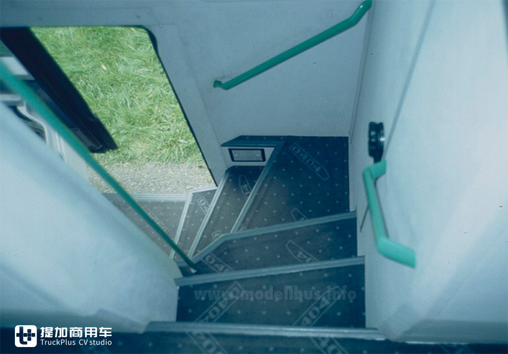 仅生产一台,带您看看奔驰O404 DD双层大巴的传奇一生 - 第16张 - 提加商用车网 仅生产一台,带您看看奔驰O404 DD双层大巴的传奇一生 - 第16张