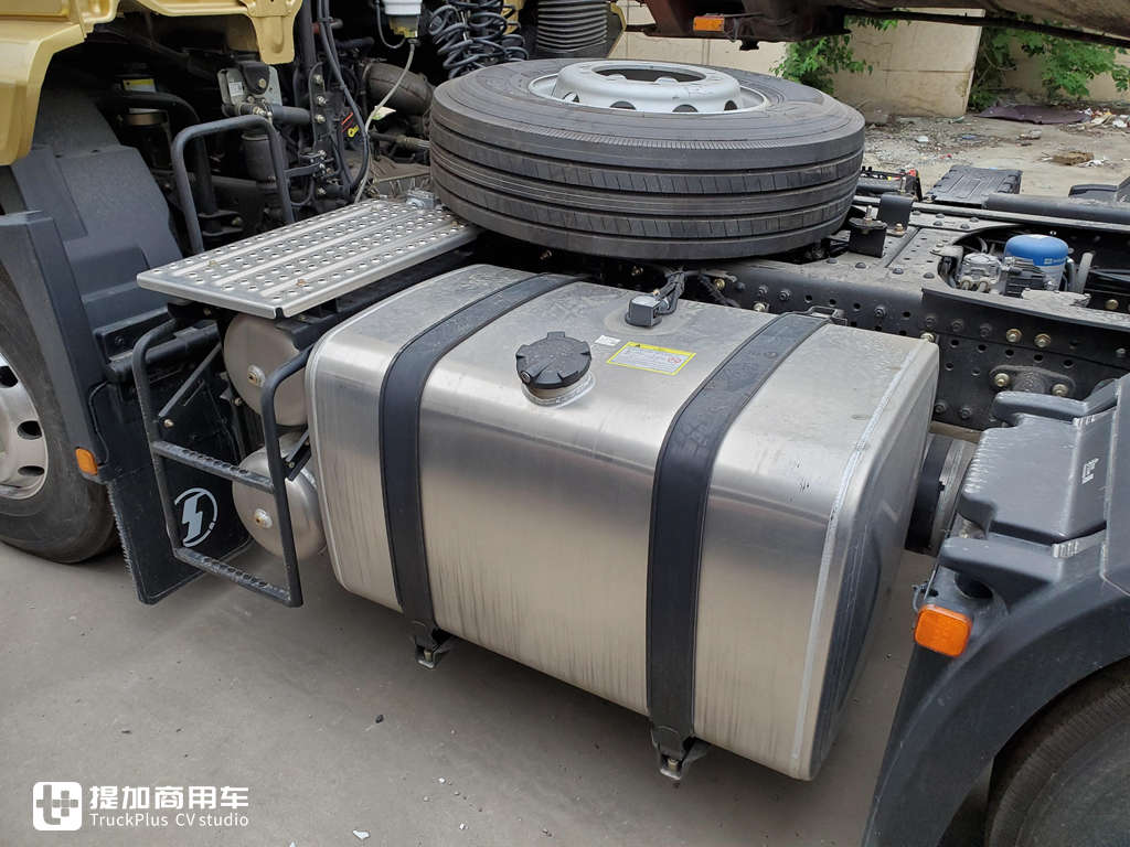400马力潍柴,内饰升级的真实用,陕汽德龙M3000S危运之星国六牵引车实拍 - 第14张 - 提加商用车网 400马力潍柴,内饰升级的真实用,陕汽德龙M3000S危运之星国六牵引车实拍 - 第14张