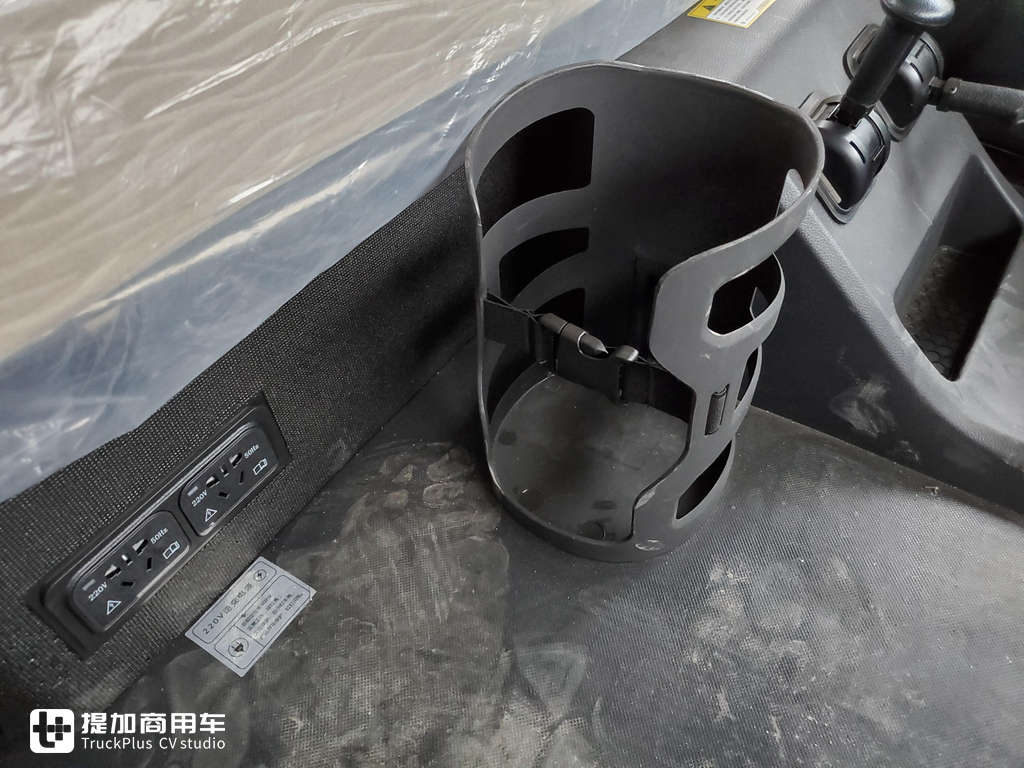 400马力潍柴,内饰升级的真实用,陕汽德龙M3000S危运之星国六牵引车实拍 - 第24张 - 提加商用车网 400马力潍柴,内饰升级的真实用,陕汽德龙M3000S危运之星国六牵引车实拍 - 第24张