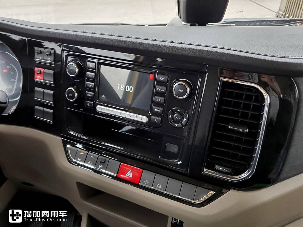 400马力潍柴,内饰升级的真实用,陕汽德龙M3000S危运之星国六牵引车实拍 - 第22张 - 提加商用车网 400马力潍柴,内饰升级的真实用,陕汽德龙M3000S危运之星国六牵引车实拍 - 第22张