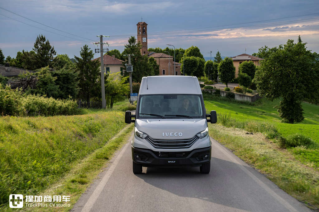 依维柯发布新一代Daily轻型商用车和小改款S-WAY牵引车,带您看看都有哪些升级改进 - 第2张 - 提加商用车网 依维柯发布新一代Daily轻型商用车和小改款S-WAY牵引车,带您看看都有哪些升级改进 - 第2张