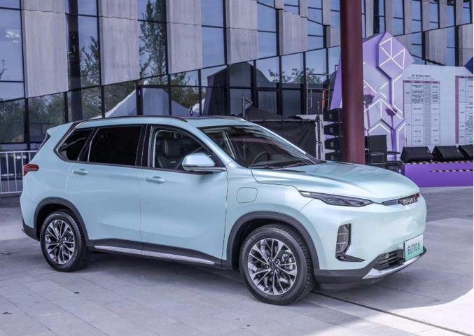 为花博会添点“烟火气”，上汽大通MAXUS携EUNIQ 6、早餐车一同“走花路” - 第1张