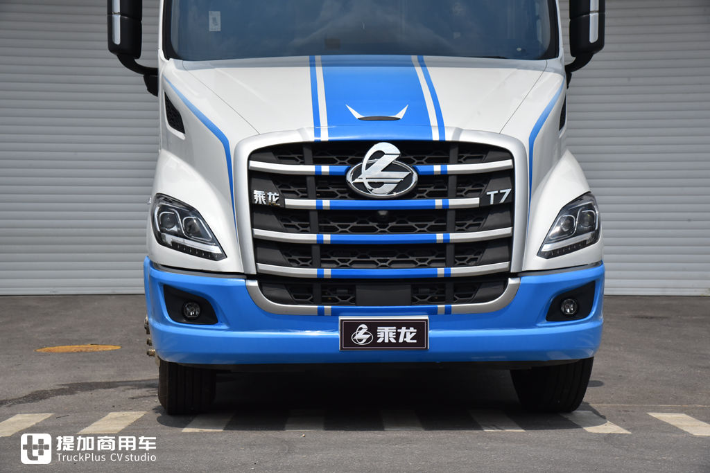 国内首款卧铺在车顶的卡车?还有一系列房车化配置,乘龙T7C生活舱牵引车实拍 - 第4张 - 提加商用车网 国内首款卧铺在车顶的卡车?还有一系列房车化配置,乘龙T7C生活舱牵引车实拍 - 第4张