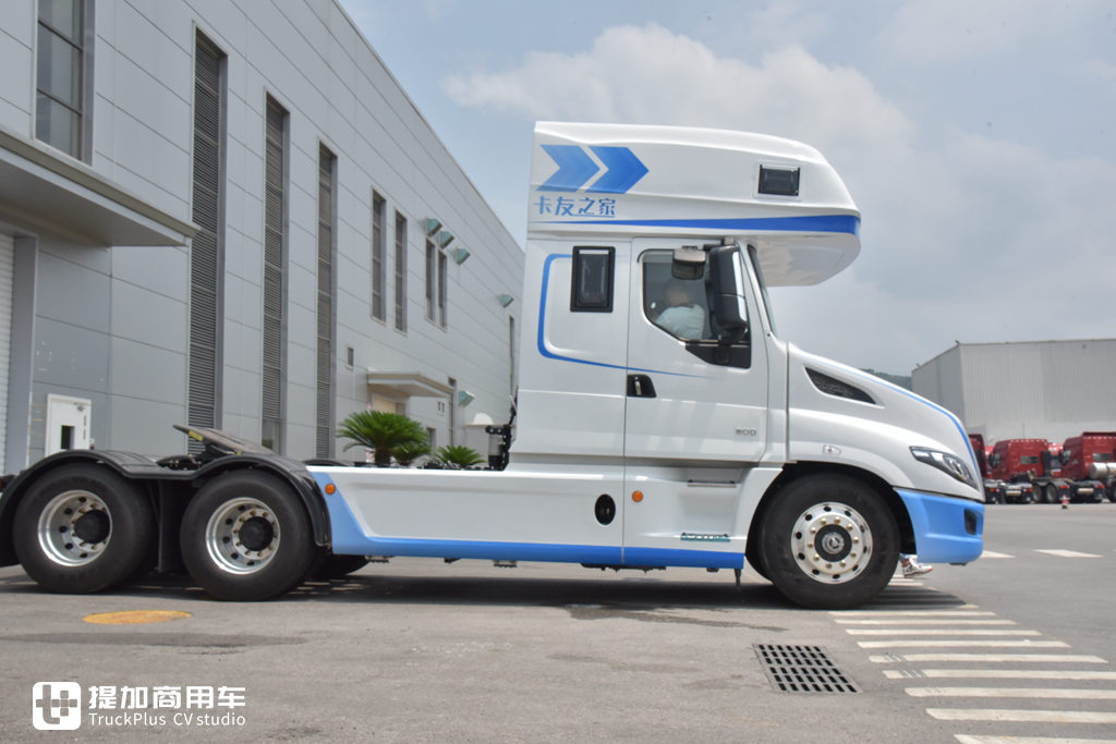 国内首款卧铺在车顶的卡车?还有一系列房车化配置,乘龙T7C生活舱牵引车实拍 - 第8张 - 提加商用车网 国内首款卧铺在车顶的卡车?还有一系列房车化配置,乘龙T7C生活舱牵引车实拍 - 第8张