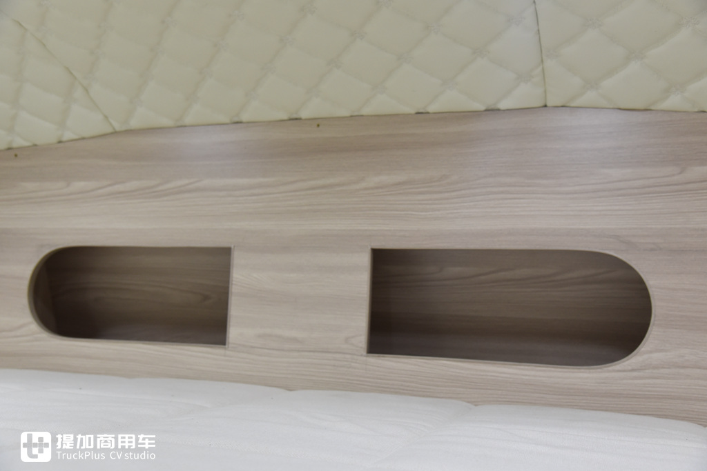 国内首款卧铺在车顶的卡车?还有一系列房车化配置,乘龙T7C生活舱牵引车实拍 - 第33张 - 提加商用车网 国内首款卧铺在车顶的卡车?还有一系列房车化配置,乘龙T7C生活舱牵引车实拍 - 第33张