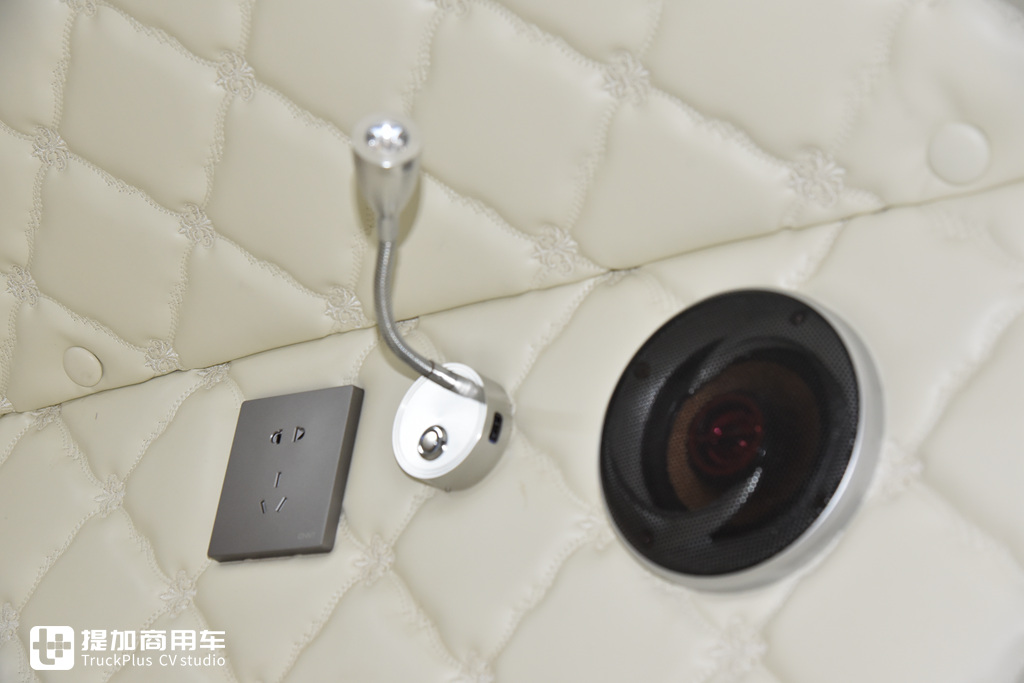 国内首款卧铺在车顶的卡车?还有一系列房车化配置,乘龙T7C生活舱牵引车实拍 - 第32张 - 提加商用车网 国内首款卧铺在车顶的卡车?还有一系列房车化配置,乘龙T7C生活舱牵引车实拍 - 第32张