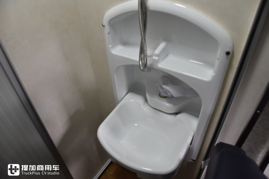 国内首款卧铺在车顶的卡车?还有一系列房车化配置,乘龙T7C生活舱牵引车实拍 - 第29张 - 提加商用车网 国内首款卧铺在车顶的卡车?还有一系列房车化配置,乘龙T7C生活舱牵引车实拍 - 第29张