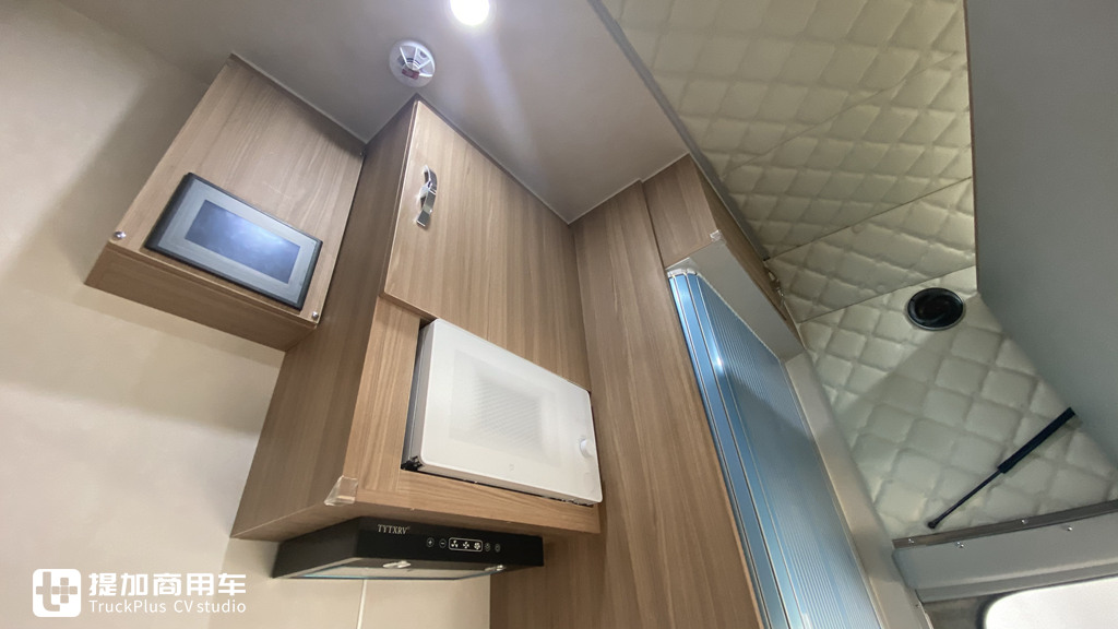 国内首款卧铺在车顶的卡车?还有一系列房车化配置,乘龙T7C生活舱牵引车实拍 - 第25张 - 提加商用车网 国内首款卧铺在车顶的卡车?还有一系列房车化配置,乘龙T7C生活舱牵引车实拍 - 第25张