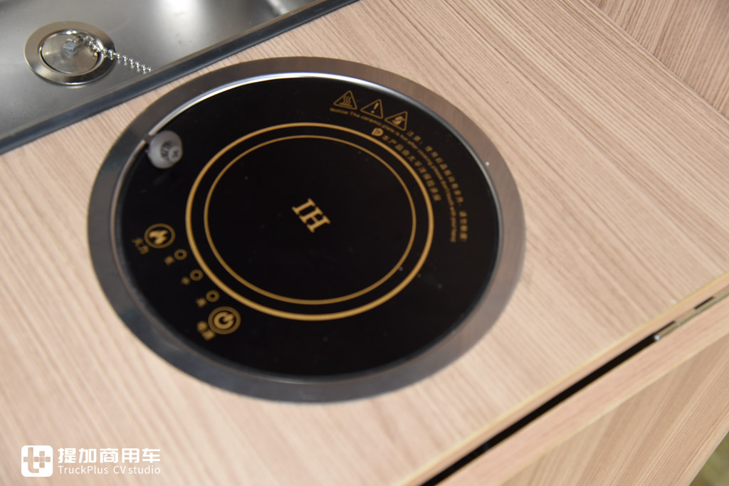 国内首款卧铺在车顶的卡车?还有一系列房车化配置,乘龙T7C生活舱牵引车实拍 - 第24张 - 提加商用车网 国内首款卧铺在车顶的卡车?还有一系列房车化配置,乘龙T7C生活舱牵引车实拍 - 第24张