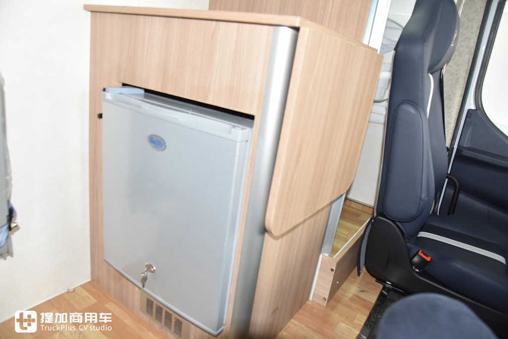 国内首款卧铺在车顶的卡车?还有一系列房车化配置,乘龙T7C生活舱牵引车实拍 - 第21张 - 提加商用车网 国内首款卧铺在车顶的卡车?还有一系列房车化配置,乘龙T7C生活舱牵引车实拍 - 第21张