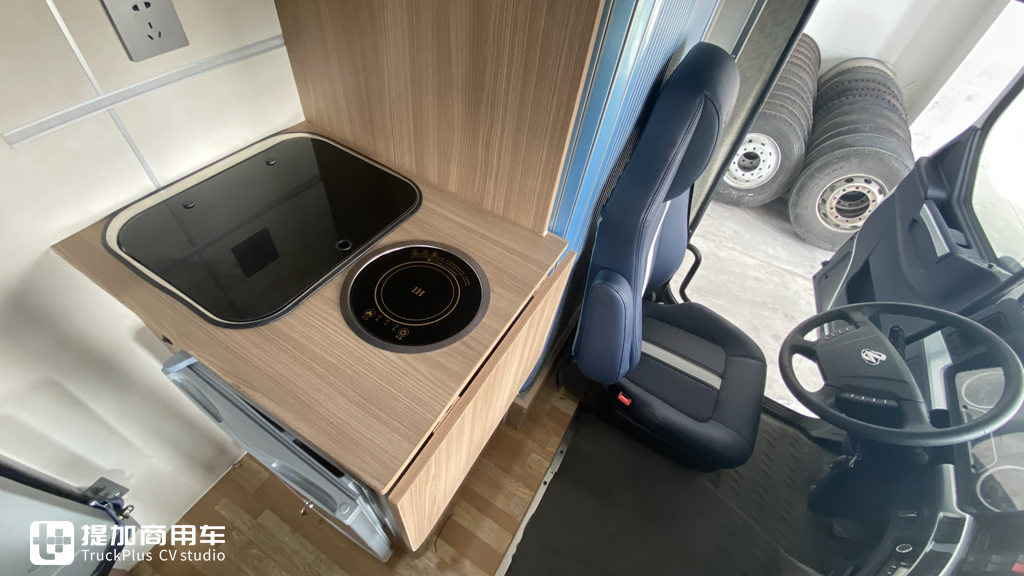 国内首款卧铺在车顶的卡车?还有一系列房车化配置,乘龙T7C生活舱牵引车实拍 - 第20张 - 提加商用车网 国内首款卧铺在车顶的卡车?还有一系列房车化配置,乘龙T7C生活舱牵引车实拍 - 第20张