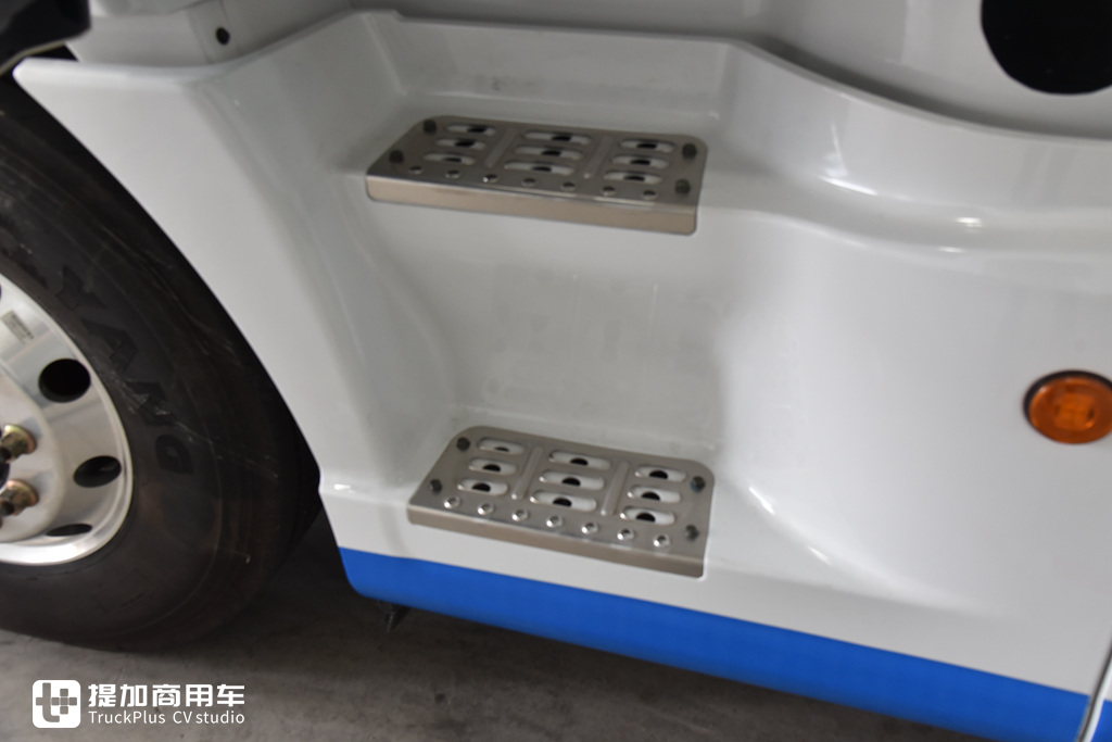 国内首款卧铺在车顶的卡车?还有一系列房车化配置,乘龙T7C生活舱牵引车实拍 - 第12张 - 提加商用车网 国内首款卧铺在车顶的卡车?还有一系列房车化配置,乘龙T7C生活舱牵引车实拍 - 第12张