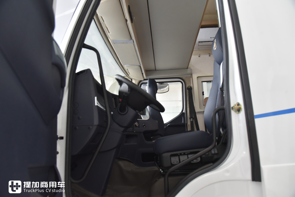 国内首款卧铺在车顶的卡车?还有一系列房车化配置,乘龙T7C生活舱牵引车实拍 - 第13张 - 提加商用车网 国内首款卧铺在车顶的卡车?还有一系列房车化配置,乘龙T7C生活舱牵引车实拍 - 第13张