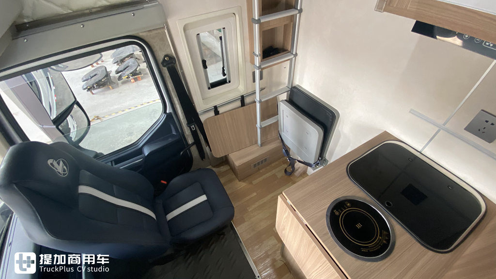 国内首款卧铺在车顶的卡车?还有一系列房车化配置,乘龙T7C生活舱牵引车实拍 - 第16张 - 提加商用车网 国内首款卧铺在车顶的卡车?还有一系列房车化配置,乘龙T7C生活舱牵引车实拍 - 第16张