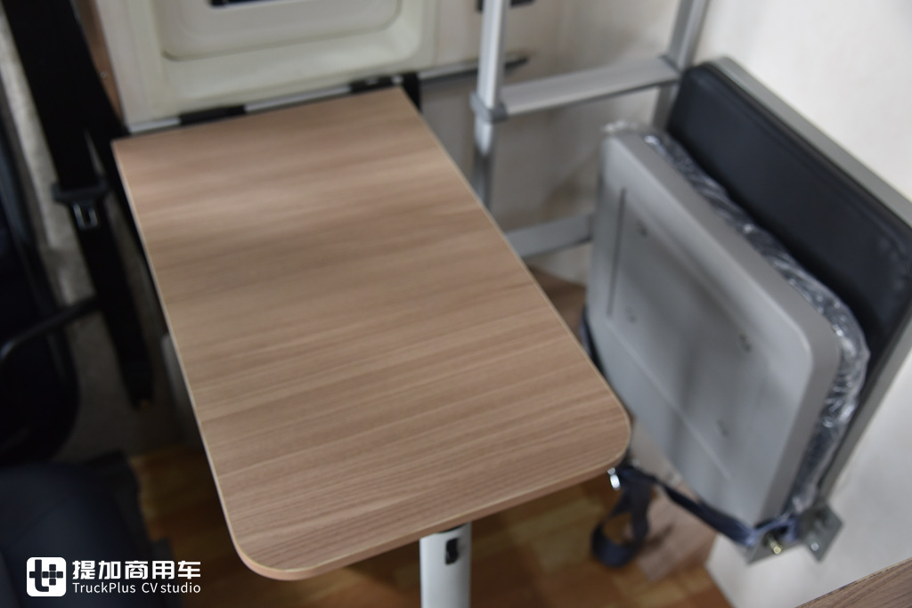 国内首款卧铺在车顶的卡车?还有一系列房车化配置,乘龙T7C生活舱牵引车实拍 - 第17张 - 提加商用车网 国内首款卧铺在车顶的卡车?还有一系列房车化配置,乘龙T7C生活舱牵引车实拍 - 第17张