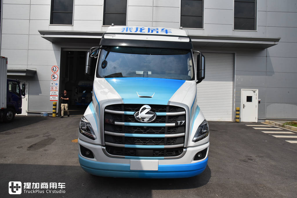 驾驶室加长75厘米,房车化配置的美式长头卡车来了,乘龙T7L智慧+房车实拍 - 第3张 - 提加商用车网 驾驶室加长75厘米,房车化配置的美式长头卡车来了,乘龙T7L智慧+房车实拍 - 第3张