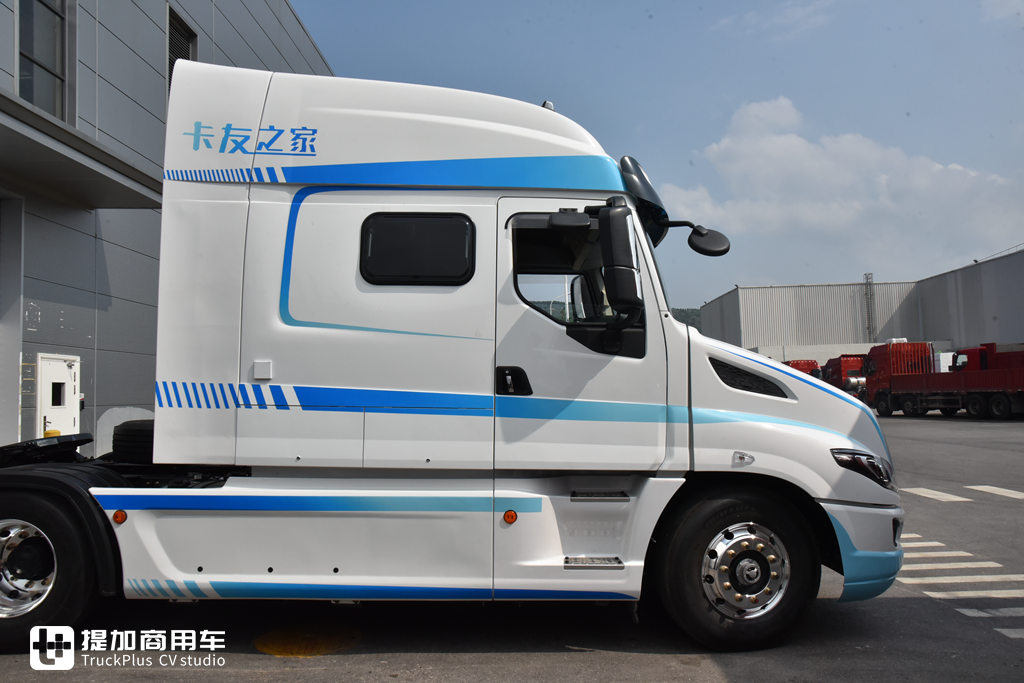 驾驶室加长75厘米,房车化配置的美式长头卡车来了,乘龙T7L智慧+房车实拍 - 第4张 - 提加商用车网 驾驶室加长75厘米,房车化配置的美式长头卡车来了,乘龙T7L智慧+房车实拍 - 第4张