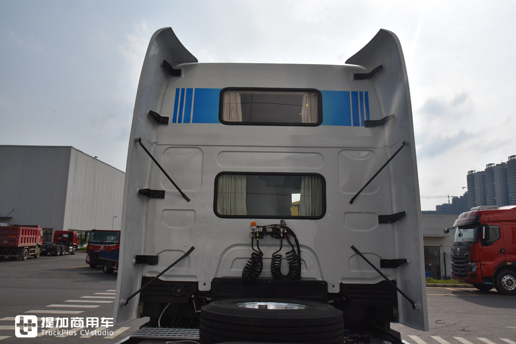 驾驶室加长75厘米,房车化配置的美式长头卡车来了,乘龙T7L智慧+房车实拍 - 第6张 - 提加商用车网 驾驶室加长75厘米,房车化配置的美式长头卡车来了,乘龙T7L智慧+房车实拍 - 第6张