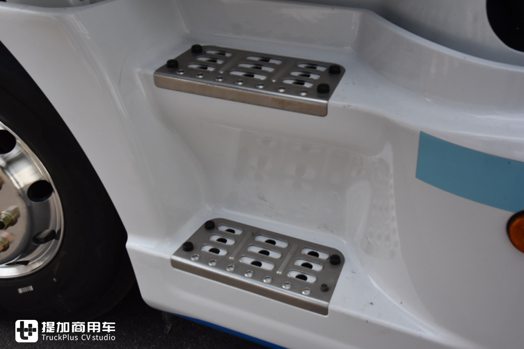 驾驶室加长75厘米,房车化配置的美式长头卡车来了,乘龙T7L智慧+房车实拍 - 第9张 - 提加商用车网 驾驶室加长75厘米,房车化配置的美式长头卡车来了,乘龙T7L智慧+房车实拍 - 第9张