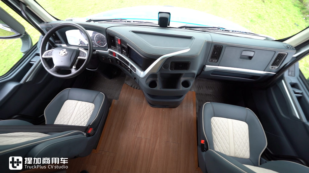 驾驶室加长75厘米,房车化配置的美式长头卡车来了,乘龙T7L智慧+房车实拍 - 第10张 - 提加商用车网 驾驶室加长75厘米,房车化配置的美式长头卡车来了,乘龙T7L智慧+房车实拍 - 第10张