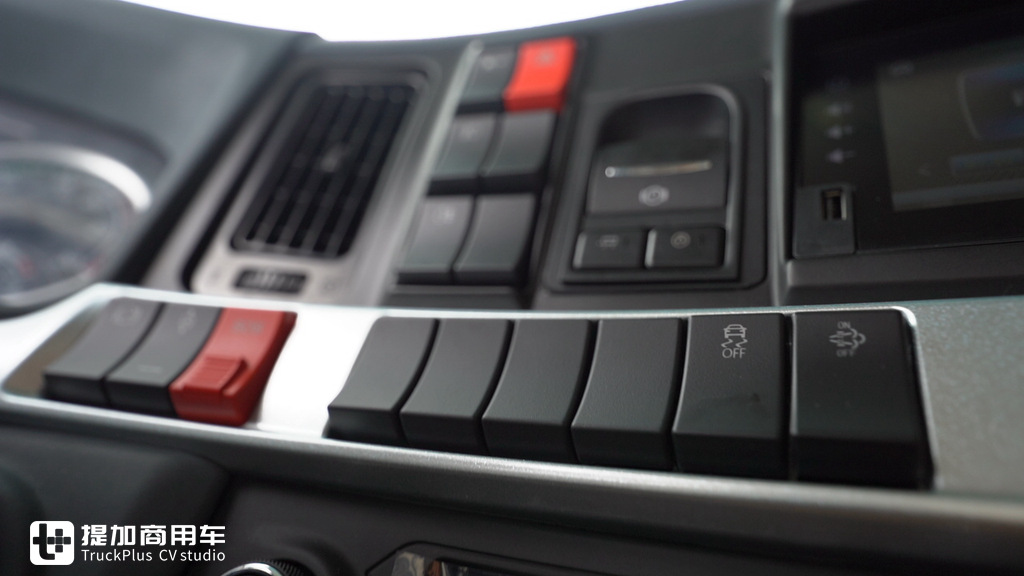 驾驶室加长75厘米,房车化配置的美式长头卡车来了,乘龙T7L智慧+房车实拍 - 第13张 - 提加商用车网 驾驶室加长75厘米,房车化配置的美式长头卡车来了,乘龙T7L智慧+房车实拍 - 第13张