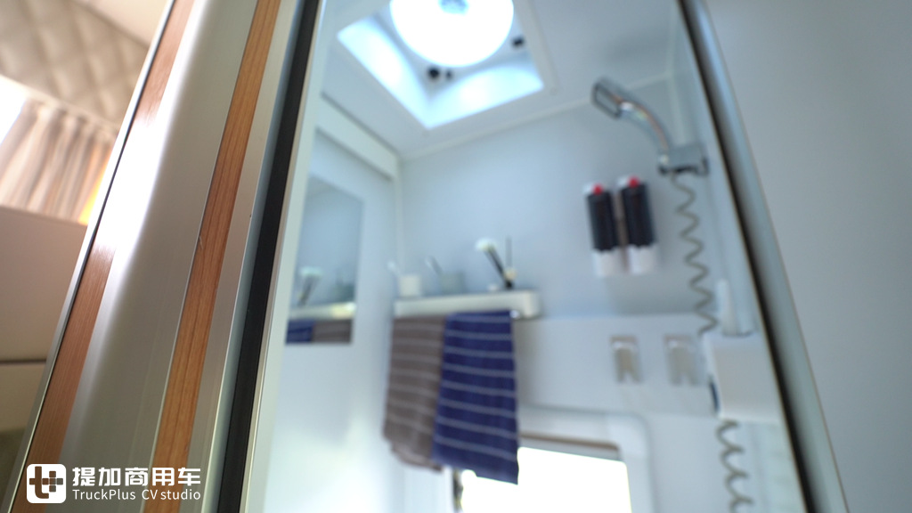 驾驶室加长75厘米,房车化配置的美式长头卡车来了,乘龙T7L智慧+房车实拍 - 第19张 - 提加商用车网 驾驶室加长75厘米,房车化配置的美式长头卡车来了,乘龙T7L智慧+房车实拍 - 第19张