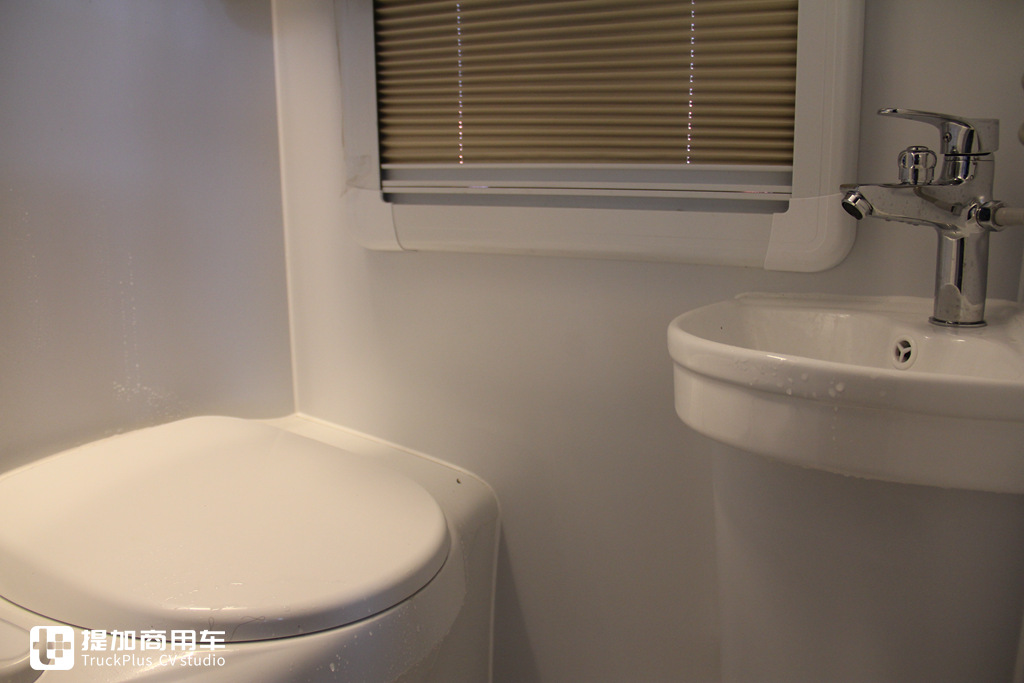 驾驶室加长75厘米,房车化配置的美式长头卡车来了,乘龙T7L智慧+房车实拍 - 第20张 - 提加商用车网 驾驶室加长75厘米,房车化配置的美式长头卡车来了,乘龙T7L智慧+房车实拍 - 第20张