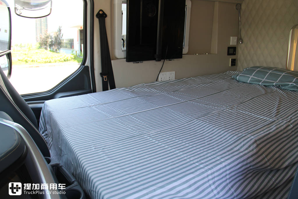 驾驶室加长75厘米,房车化配置的美式长头卡车来了,乘龙T7L智慧+房车实拍 - 第21张 - 提加商用车网 驾驶室加长75厘米,房车化配置的美式长头卡车来了,乘龙T7L智慧+房车实拍 - 第21张